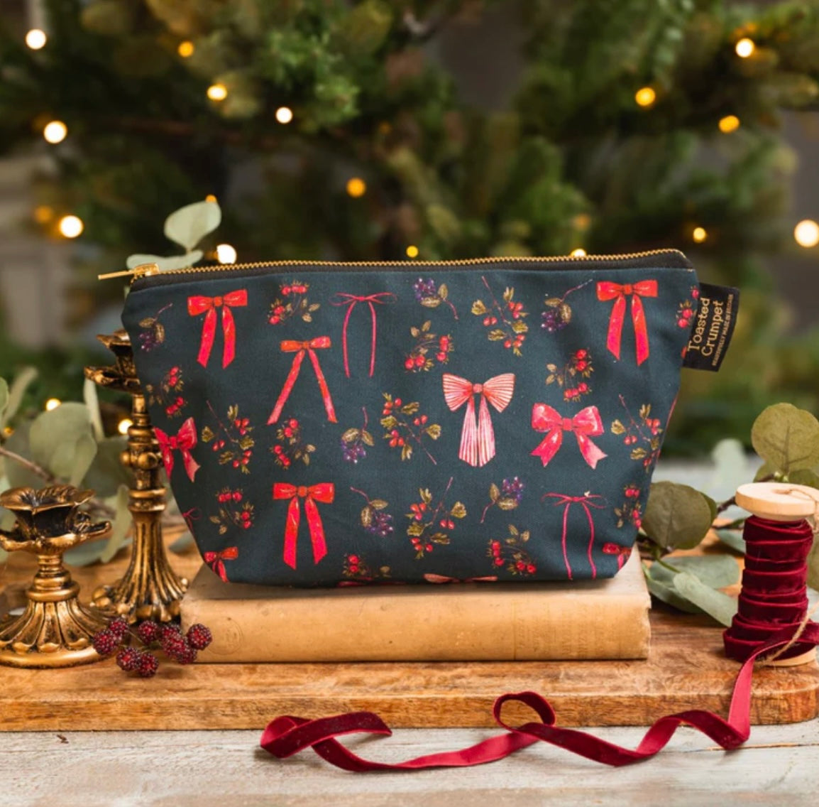 Bows & Berries (Noir) Wash Bag