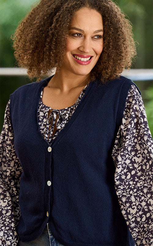 Minnie Cashmere Blend Waistcoat Scalloped Trim Navy